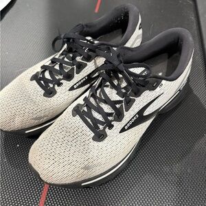 Brooks Running Sneakers in Light Gray and Black
